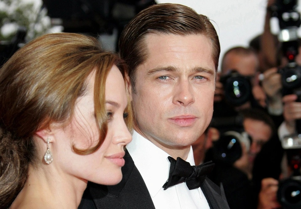 Brad Pitt ''kể tội'' Angelina Jolie với bạn bè, tuyên bố không nhượng bộ